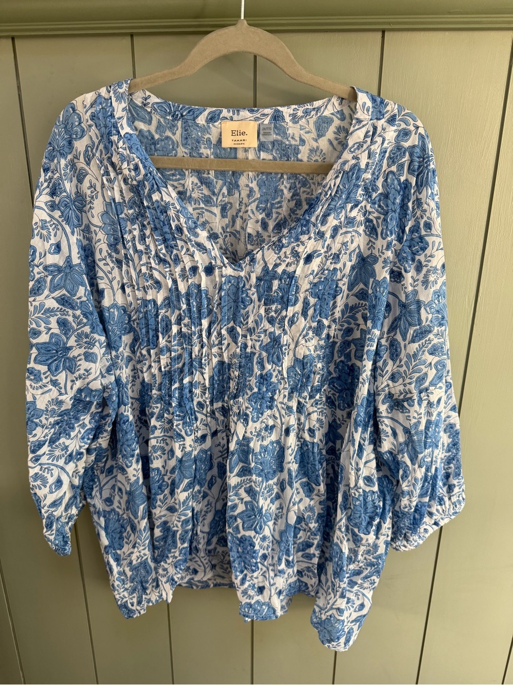 Tahari Blue and White Floral Pintuck V-Neck Tunic